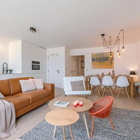 Renovated 3 Bedroom Apt Viewing The Sea アパート