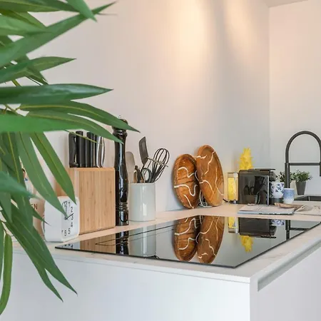 Renovated 3 Bedroom Apt Viewing The Sea * クノック・ヘイスト