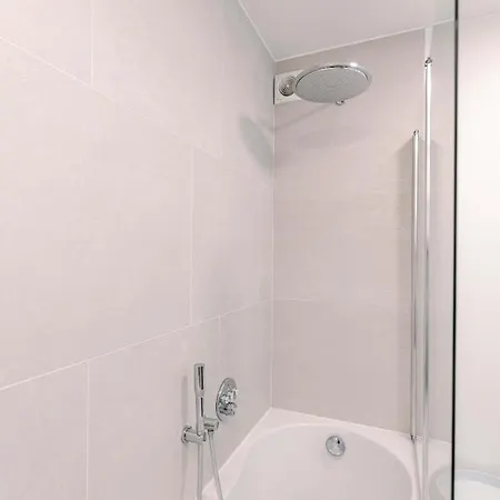 アパート Renovated 3 Bedroom Apt Viewing The Sea クノック・ヘイスト