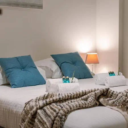 Renovated 3 Bedroom Apt Viewing The Sea *
