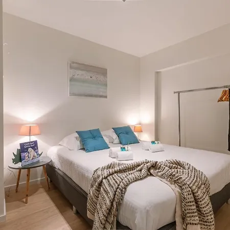 Renovated 3 Bedroom Apt Viewing The Sea アパート