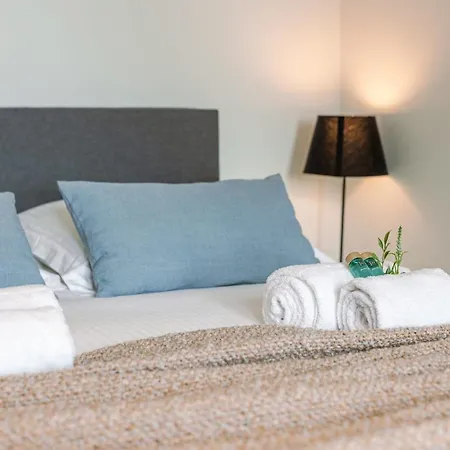 Renovated 3 Bedroom Apt Viewing The Sea * クノック・ヘイスト